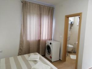 Studio Apartment in Nin with Sea View, Terrace, Air Conditioning, Wi-Fi (4868-1)