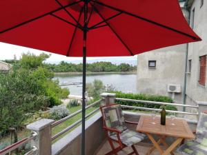 Studio Apartment in Nin with Sea View, Terrace, Air Conditioning, Wi-Fi (4868-1)