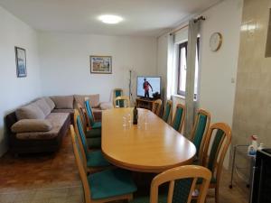 Apartment in Nin with sea view, terrace, air conditioning, Wi-Fi (4868-4) 