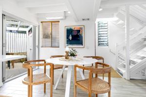 2-Bed Coastal Haven with Pool by Sunshine Beach