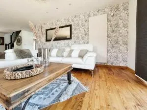 Maison familiale chaleureuse à Saint-Évarzec avec terrasse - 埃尔盖加贝里克