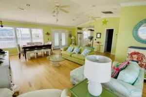 Aquatic Affair - 霍尔顿海滩