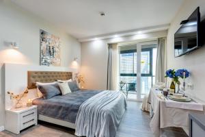 Sea Dreams - Enchanting Views of the Singing Fountains and Sunset