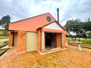 Lujosa Cabaña Represa del Sisga TV Wifi Cocina BBQ - Machetá