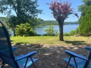 La cabane du pêcheur - 20 min d'Aurillac - 2ch - les pieds dans le lac - 拉卡佩勒－维耶斯康