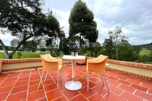 Lujosa Cabaña Represa del Sisga TV Wifi Cocina BBQ - Machetá