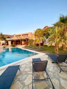 Sea View Villa with Private Pool - 阿克亚拉尔