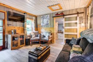 Lake Access and Kayaks Gladwin Cottage Near Golfing