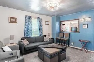 Family-Friendly 2BR Cottage Near Creve Coeur Lake - 伯克利