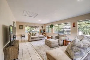 Sunny Warner Robins Home about 1 Mi to Robins AFB! - Byron