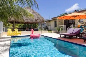 3 bdr House 4min walk to the Beach with Pool,Tiki canal boat dock - ديرفيلد بيتش