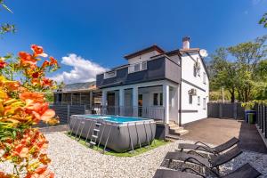 Pool House Beba Tribalj Lake - Happy Rentals