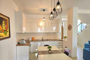 Lalzit Bay Dream Villa - Happy Rentals