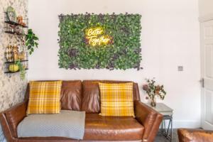 Stylish Coleshill Apt NEC BHX 3 miles Sleeps 6
