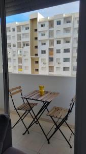 Appart ensoleillé avec 2 balcons vu piscine