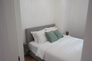 Luxury Beachside Apartment Stobreč, 30m to Pebble Beach, Restaurants, Center of Stobreč