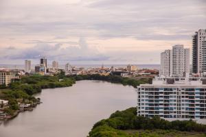 Amazing Luxury Duplex in Penthouse-Style with private Jacuzzi by evintra stays