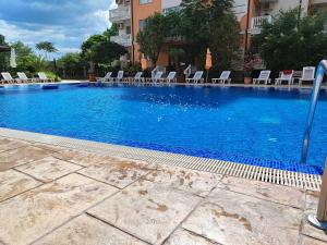 Sunny Beach Cozy Apartment With a Pool