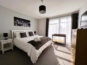 Spacious Family Bungalow with Garden for up to 7 - 切辛顿