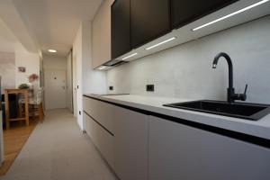 Avantgarde suite 5 min walk beach&old town