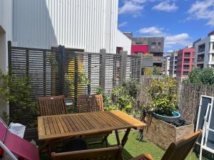 Duplex-pied du village JO paris