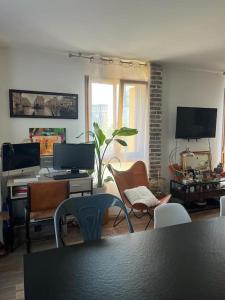 Duplex-pied du village JO paris