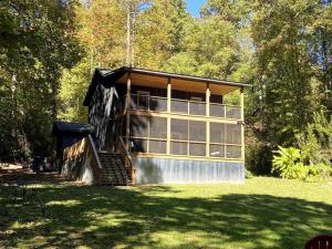 Close to Lake Blue Ridge, Hot Tub, Swing Beds