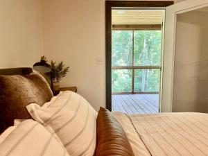 Close to Lake Blue Ridge, Hot Tub, Swing Beds