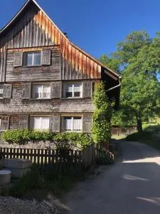 Ursprungshaus - Nuss und Traube - Bildstein