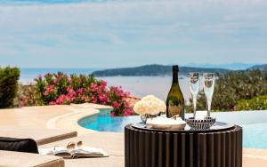 Villas Villa Monaco - Luxury Living in Cap d-Ail with Bentley, Butler and Heated Pool : photos des chambres