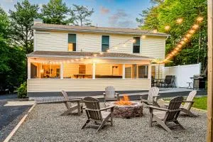 5mi to Big Boulder Hot tub Patio Firepit Fast WiFi - Briar Crest Woods