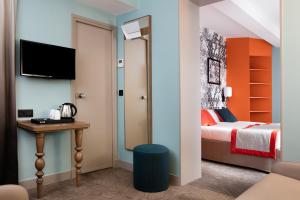 Quadruple Room room in Hotel des Nations Saint Germain