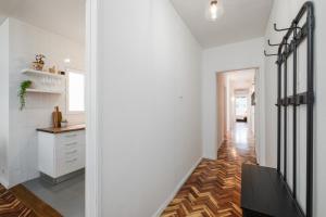 VER city - HOST & CHILL