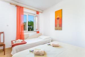 Apartments by the sea Supetar, Brac - 17227