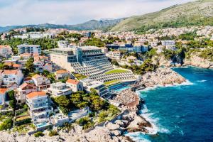 Blue Views Villa with Heated Pool & Jacuzzi