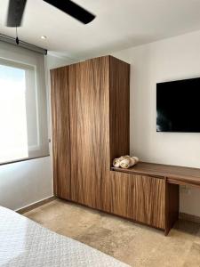 Room Rental Super Comfortable with Office Space!