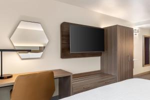 Standard Room with Two Queen Beds room in Holiday Inn Express & Suites - Tuscaloosa-University an IHG Hotel