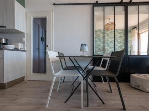 Appartement 3* face à la plage avec balcon et cuisine équipée - FR-1-197-587