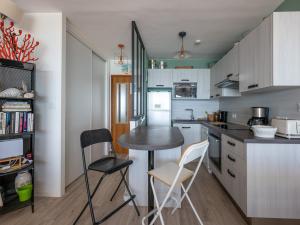 Appartement 3* face à la plage avec balcon et cuisine équipée - FR-1-197-587