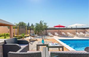 4 Bedroom Gorgeous Home In Lisicic