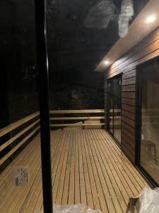 Noche de descanso y tinaja con vista al bosque