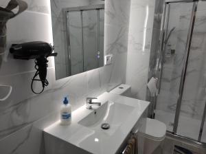 Con terraza y muy cerca de la playa,centro y estación de tren