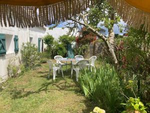 Maison 3 chambres, jardin 1800m², animaux acceptés - FR-1-418-256