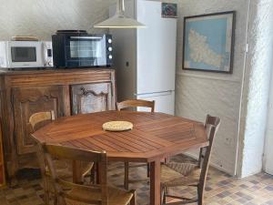 Maison 3 chambres, jardin 1800m², animaux acceptés - FR-1-418-256