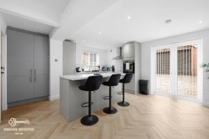 Entire Modern & Spacious 3BDR home in Manchester right next to Coop Live & Ethiad