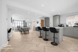 Entire Modern & Spacious 3BDR home in Manchester right next to Coop Live & Ethiad