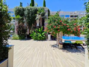 Argisht Marina by the pool