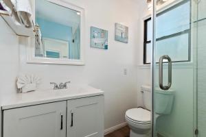 Gray Wolf Lodge Lake Hot Tub