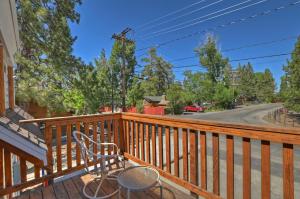 Gray Wolf Lodge Lake Hot Tub