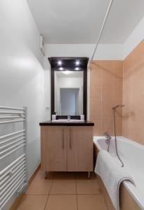 Appartements L-Eugenie - Appartement design & confort en centre-ville : photos des chambres